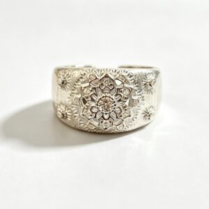 925 silver ring inlaid with moissanite