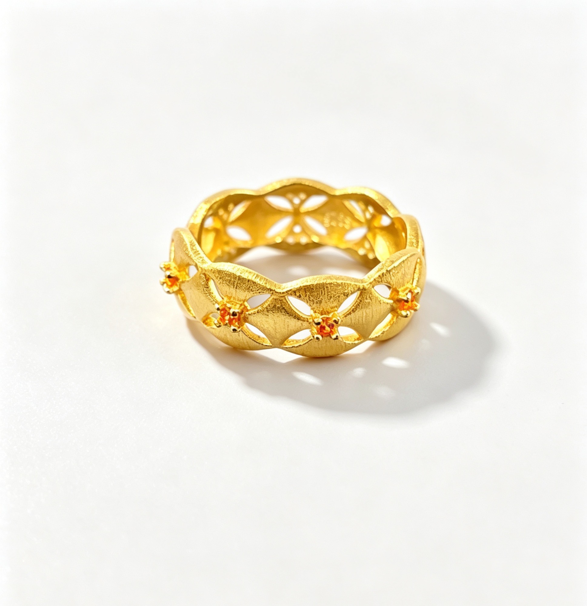 微信图片_20260612231231_458_148 Silver gold-plated hollow-out ring with moissanite inlay - Image 2