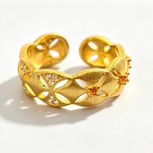 Silver gold-plated hollow-out ring with moissanite inlay